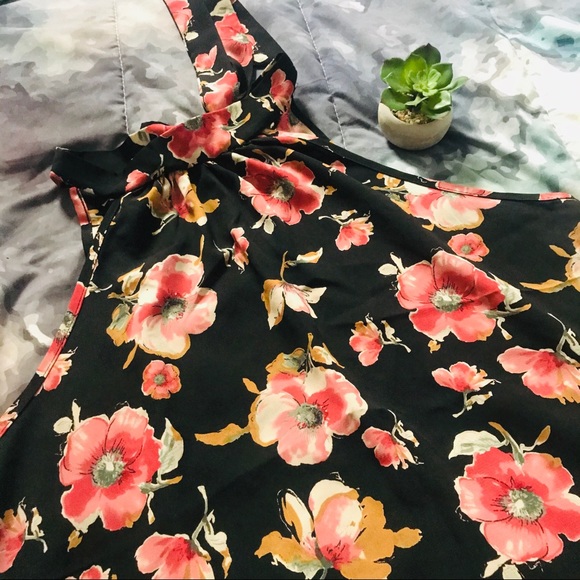 Floral Halter Tank - Picture 2 of 5